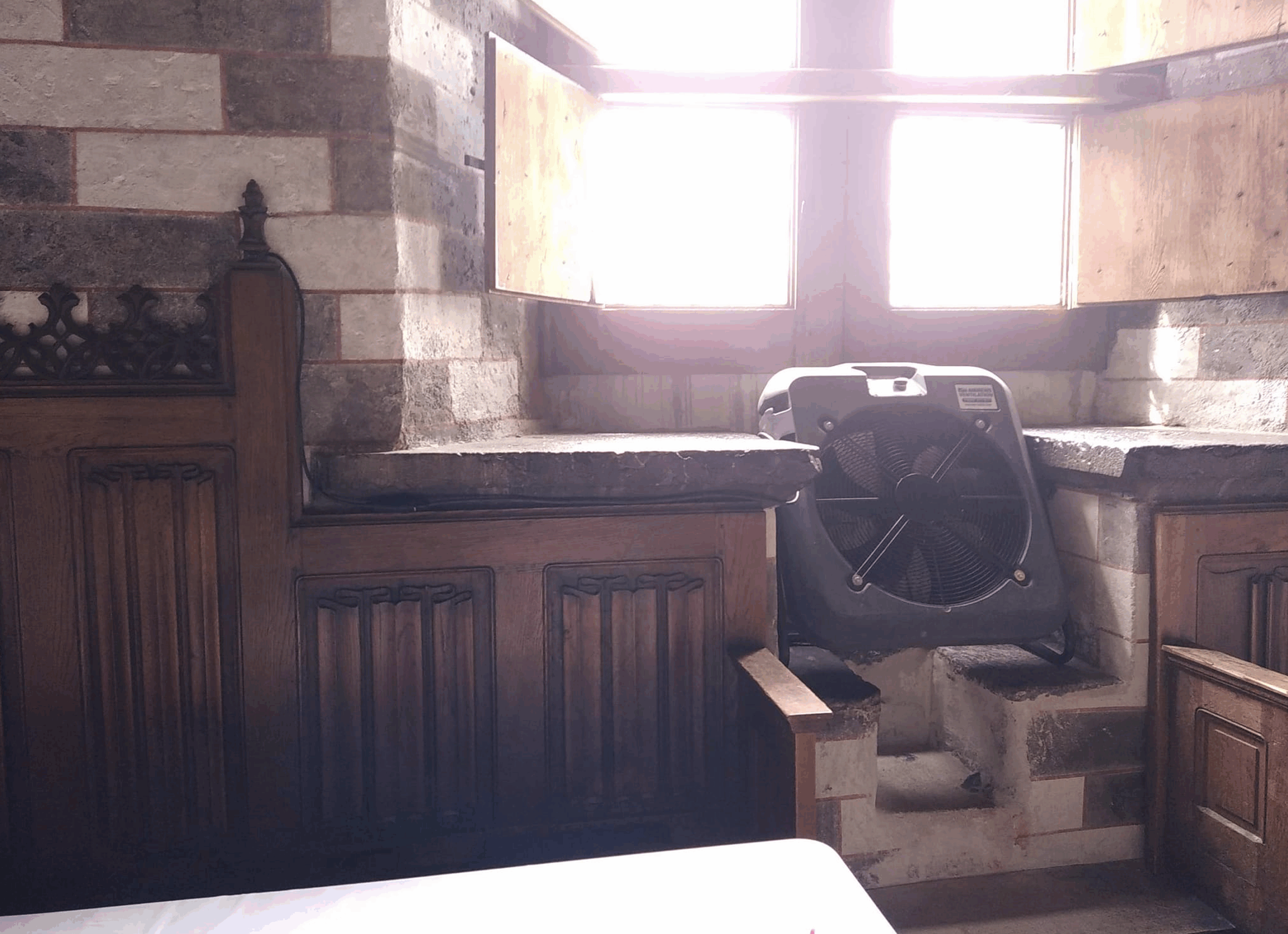 Vermietung von Ventilatoren für eine Veranstaltung in einem Schloss.